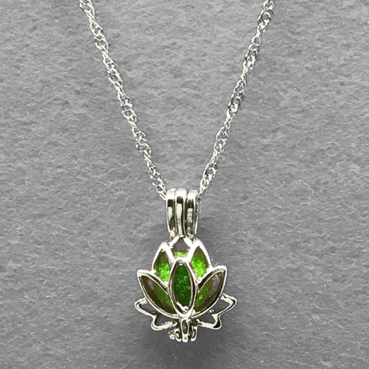 Flower leaf necklace