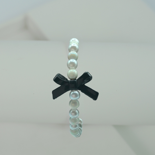 Pearl bow bracelet