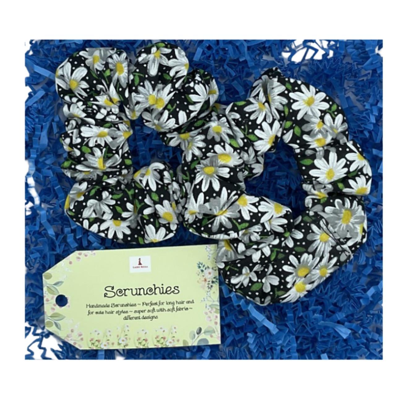2 pack daisy scrunchies