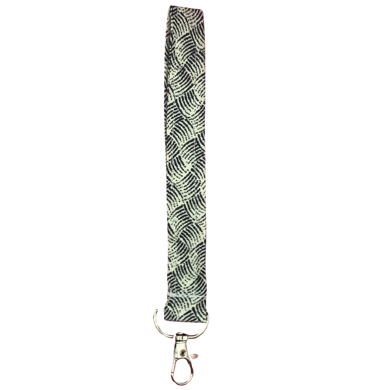 Monochrome wristlet