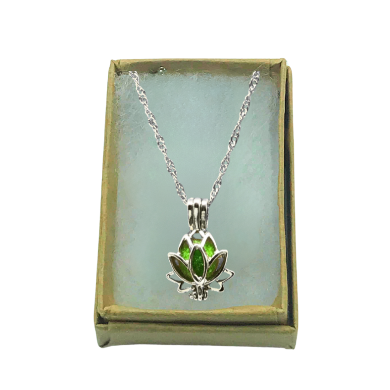 Flower leaf necklace