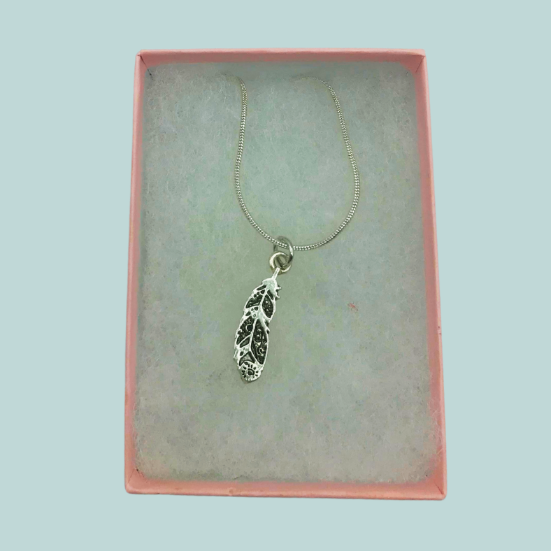 Leaf engraved necklace